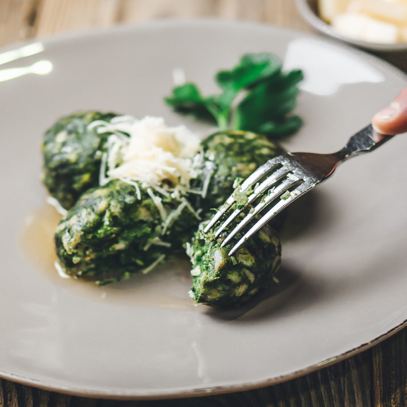 Semmelknödel mit Spinat Bergkäse Knoblauch KNÖDEL RELOADED